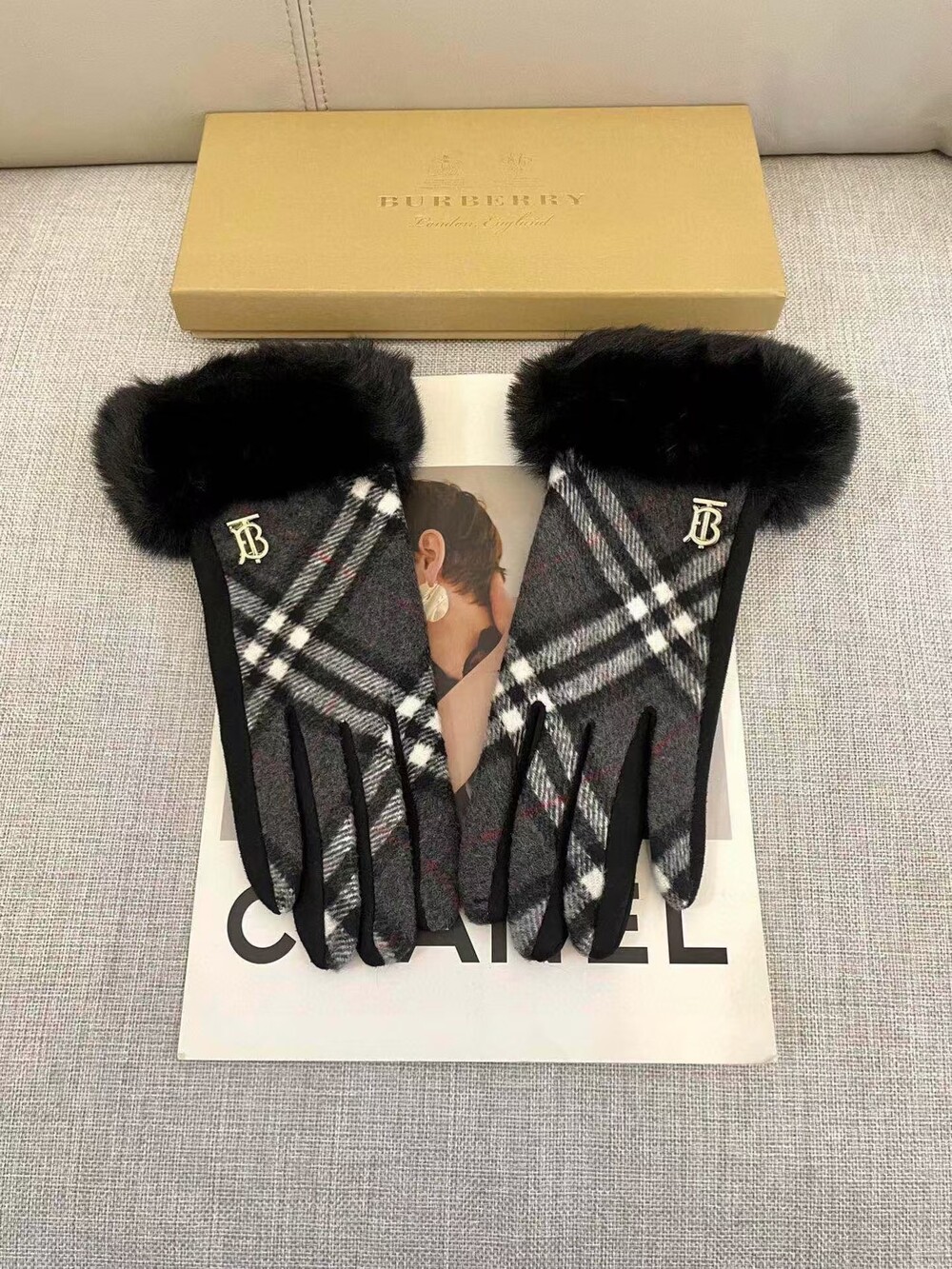 Burberry Grey Check TB Logo Black Fur Trim Touchscreen Winter Gloves